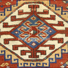 alfombra kazak antiguo