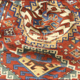 alfombra kazak antiguo
